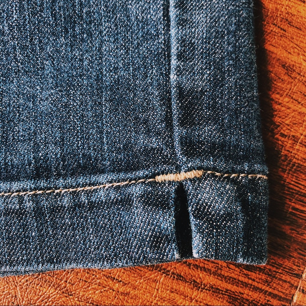 LEVI DENMIN SHORTS - Picture 2 of 6